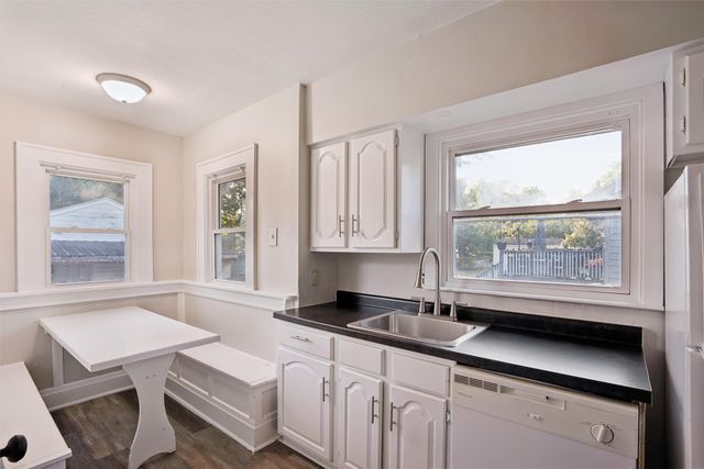 2207 Beaver Avenue, Des Moines, IA 50310