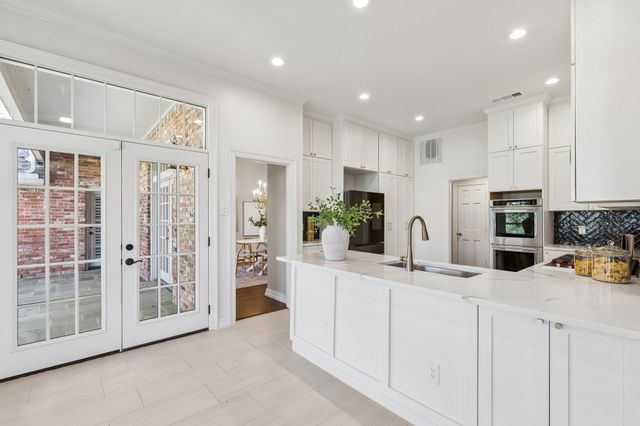 7207 Abrams Place Court, Dallas, TX 75231