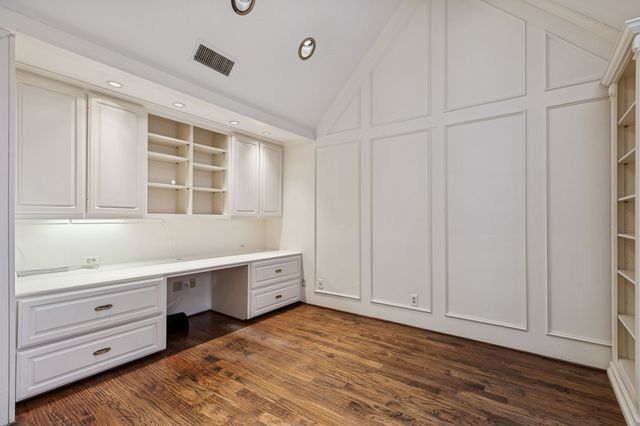 7207 Abrams Place Court, Dallas, TX 75231