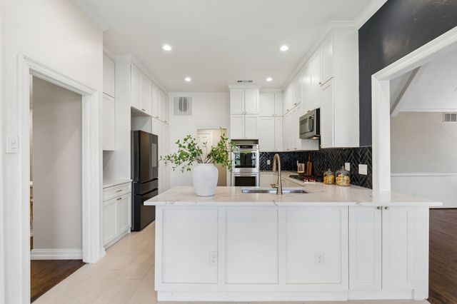 7207 Abrams Place Court, Dallas, TX 75231