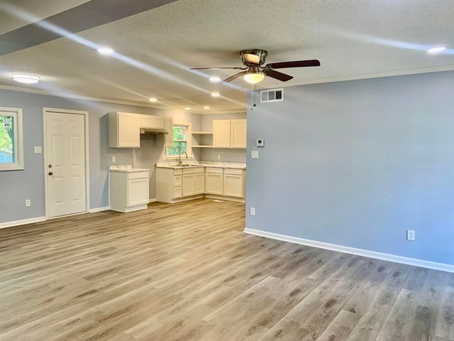 5 Roxbury Drive, Little Rock, AR 72209