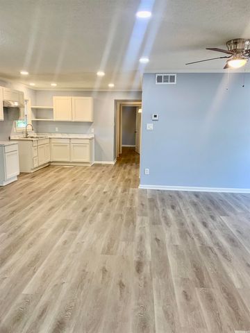 5 Roxbury Drive, Little Rock, AR 72209