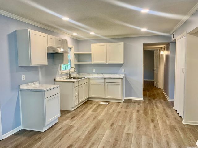 5 Roxbury Drive, Little Rock, AR 72209
