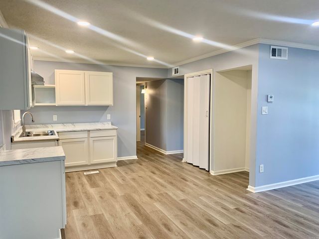 5 Roxbury Drive, Little Rock, AR 72209