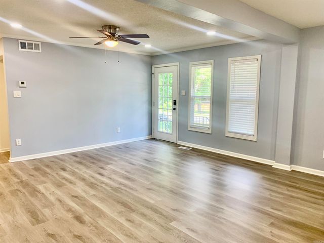 5 Roxbury Drive, Little Rock, AR 72209