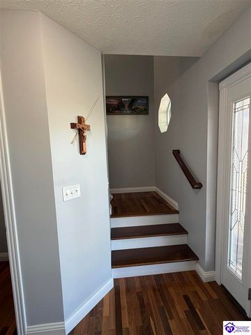 2000 Pear Valley Drive, Elizabethtown, KY 42701