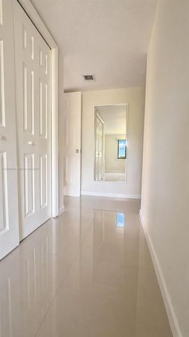 305 Lakeview Drive 204, Weston, FL 33326
