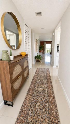 305 Lakeview Drive 204, Weston, FL 33326