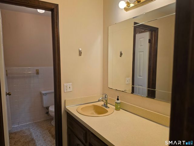 8 Squire Lane, Shelton, CT 06484