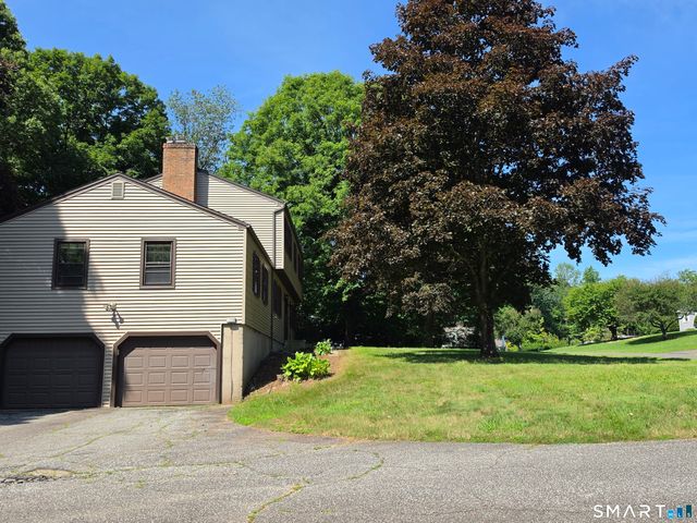 8 Squire Lane, Shelton, CT 06484