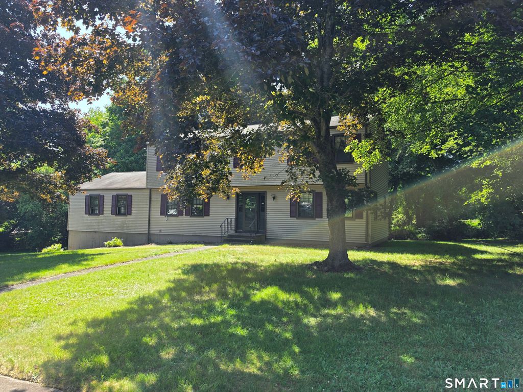 8 Squire Lane, Shelton, CT 06484