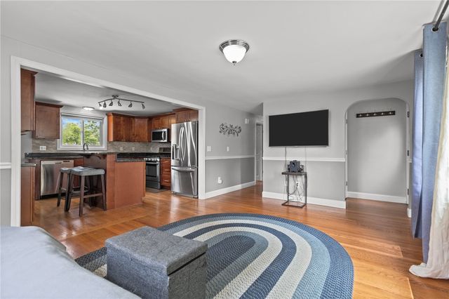 83 Bateman Avenue, Cranston, RI 02920