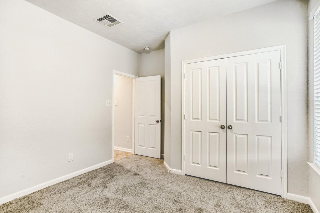 Image 13 of property listing at 15202 Sunlight Bay Court, Cypress, TX 77429