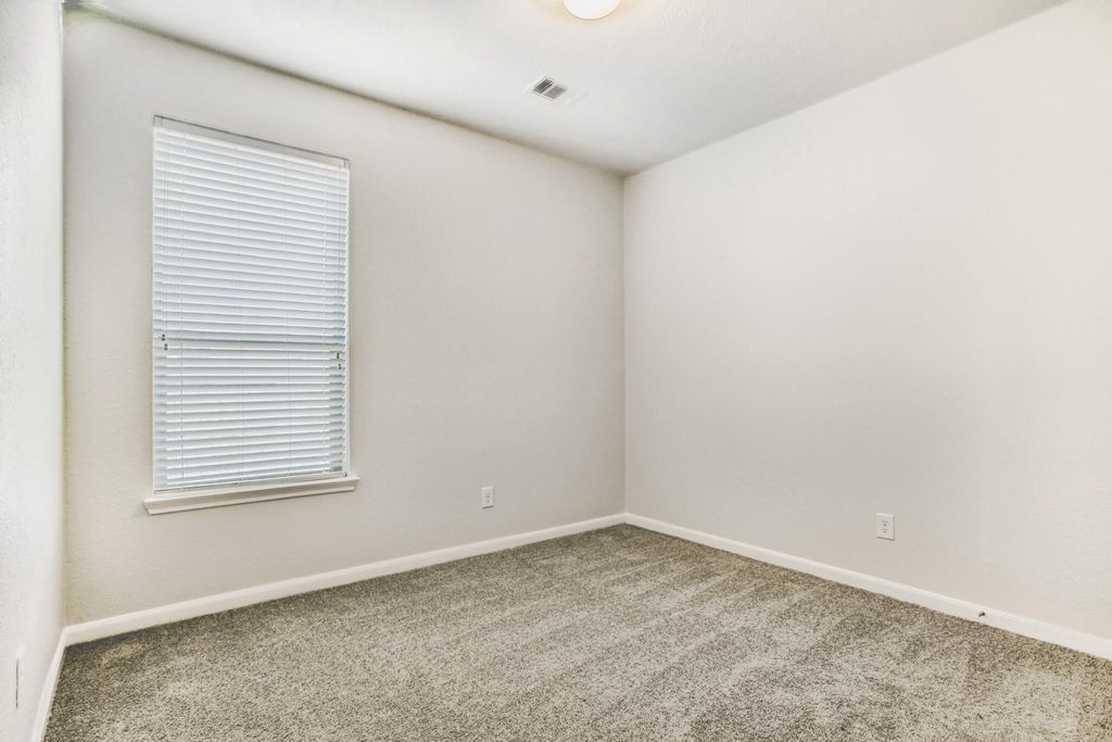 Image 15 of property listing at 15202 Sunlight Bay Court, Cypress, TX 77429