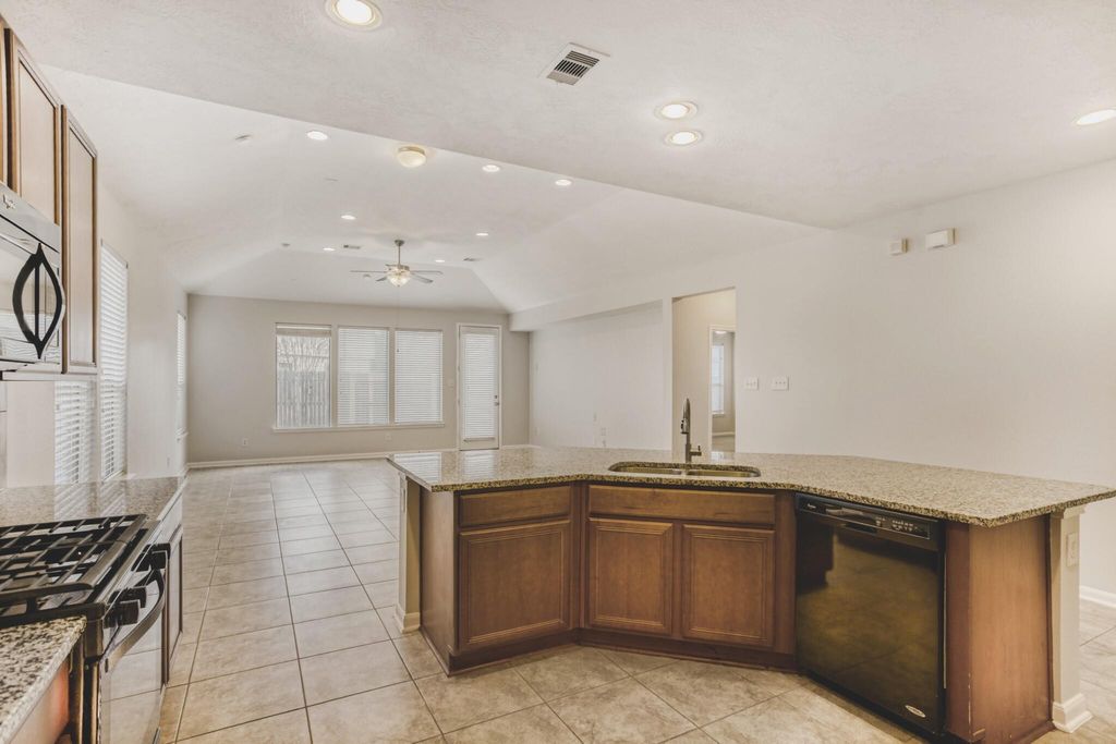 Image 7 of property listing at 15202 Sunlight Bay Court, Cypress, TX 77429