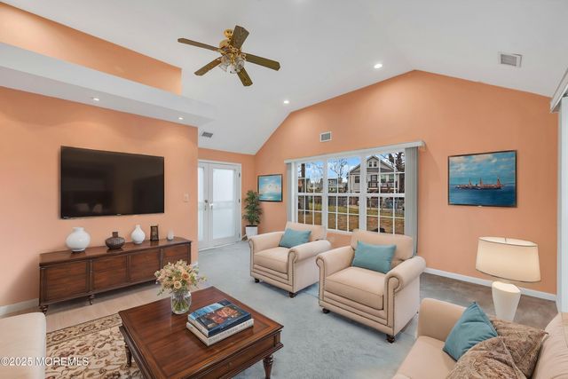 9 Maplewood Avenue, Keansburg, NJ 07734