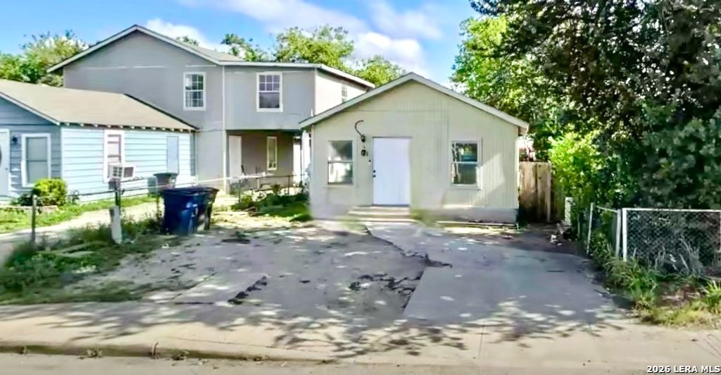 121 W Mitchell, San Antonio, TX 78204