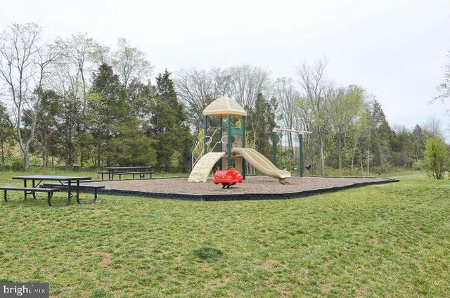 25184 CRESTED WHEAT DR, Aldie, VA 20105