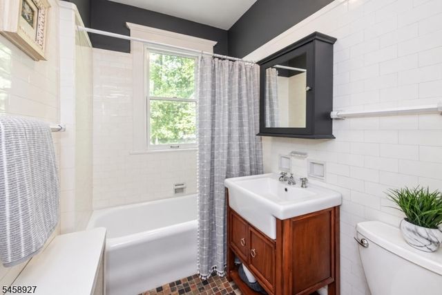 580 Wyckoff Ave, Mahwah Twp., NJ 07430