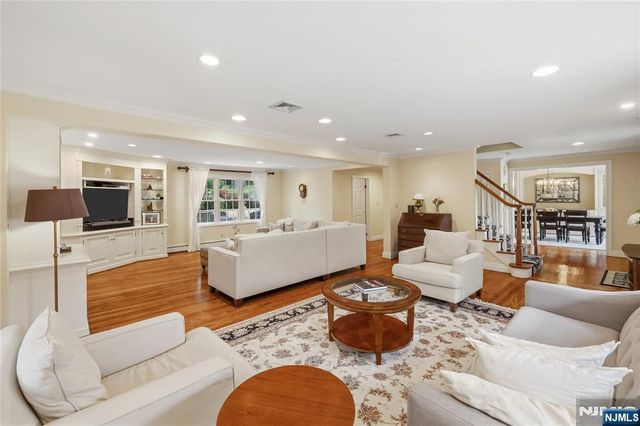 694 Blauvelt Drive, Oradell, NJ 07649