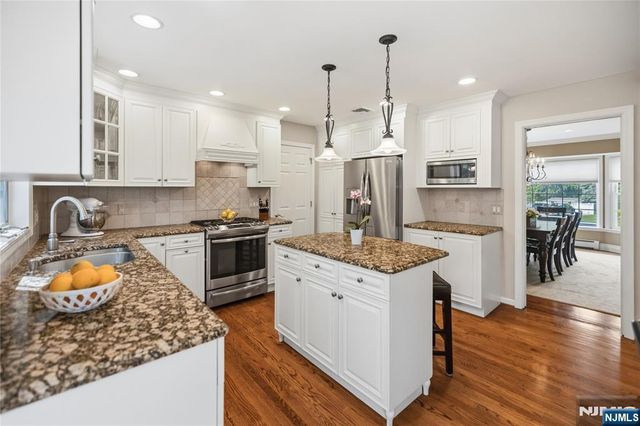 694 Blauvelt Drive, Oradell, NJ 07649