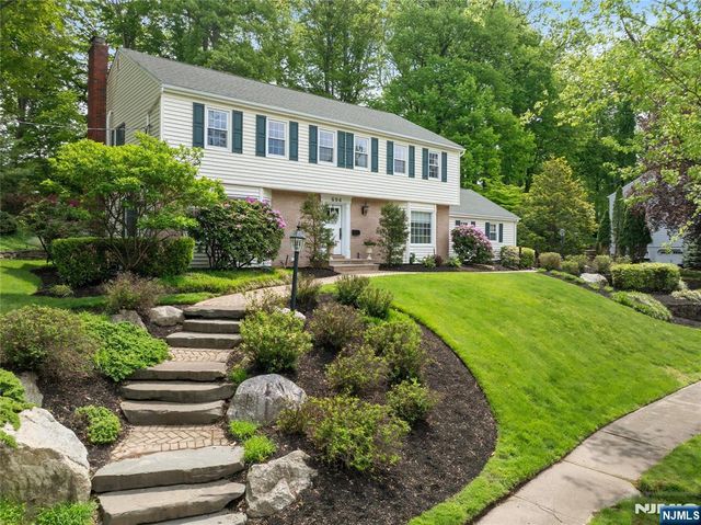 694 Blauvelt Drive, Oradell, NJ 07649