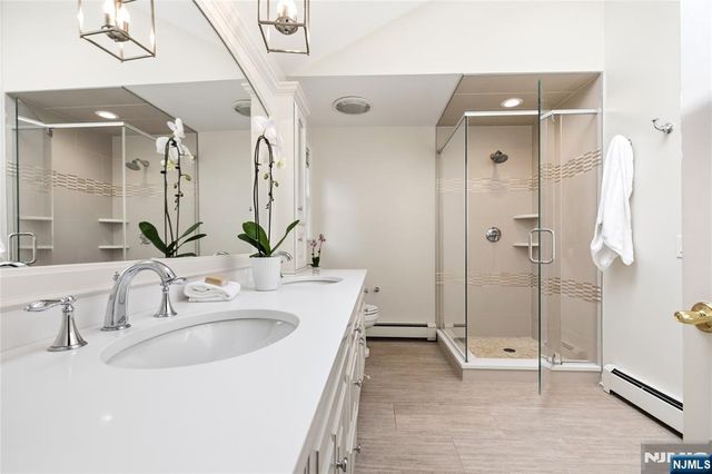 694 Blauvelt Drive, Oradell, NJ 07649