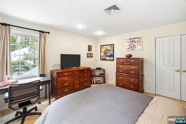 694 Blauvelt Drive, Oradell, NJ 07649