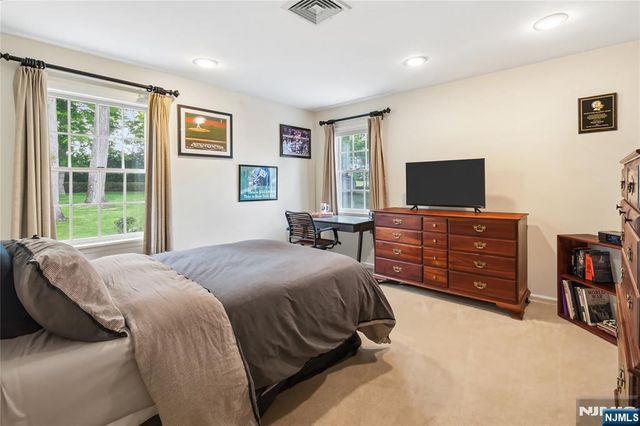 694 Blauvelt Drive, Oradell, NJ 07649