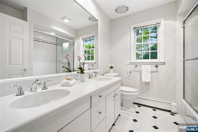 694 Blauvelt Drive, Oradell, NJ 07649