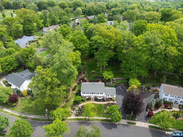 694 Blauvelt Drive, Oradell, NJ 07649