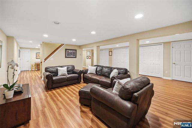 694 Blauvelt Drive, Oradell, NJ 07649