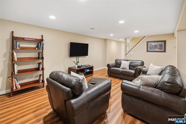 694 Blauvelt Drive, Oradell, NJ 07649