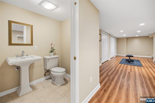 694 Blauvelt Drive, Oradell, NJ 07649