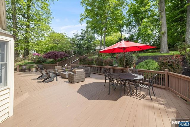 694 Blauvelt Drive, Oradell, NJ 07649