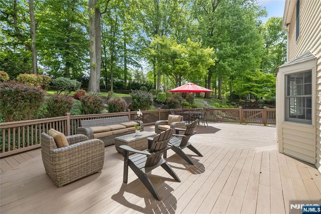694 Blauvelt Drive, Oradell, NJ 07649