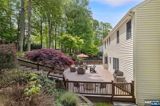694 Blauvelt Drive, Oradell, NJ 07649