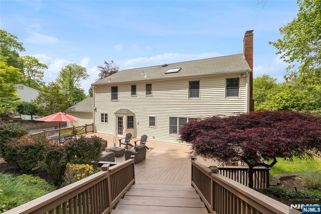 694 Blauvelt Drive, Oradell, NJ 07649
