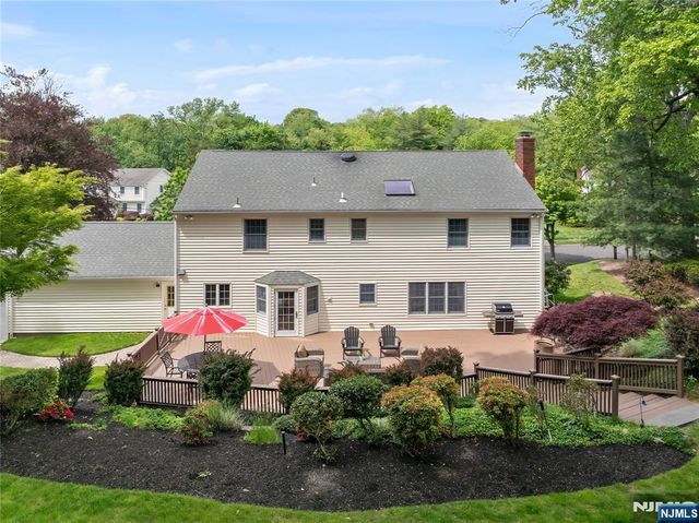 694 Blauvelt Drive, Oradell, NJ 07649