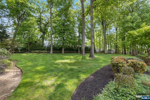 694 Blauvelt Drive, Oradell, NJ 07649
