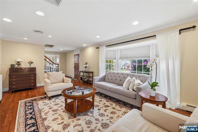 694 Blauvelt Drive, Oradell, NJ 07649