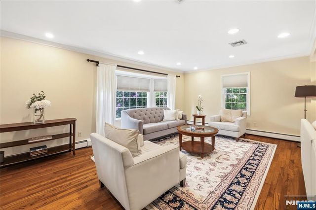 694 Blauvelt Drive, Oradell, NJ 07649