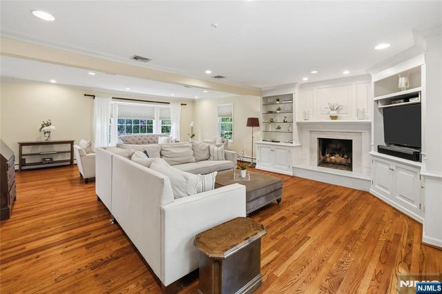 694 Blauvelt Drive, Oradell, NJ 07649