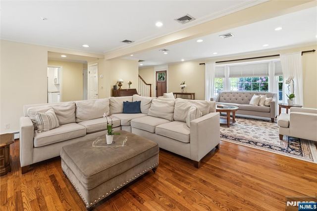 694 Blauvelt Drive, Oradell, NJ 07649