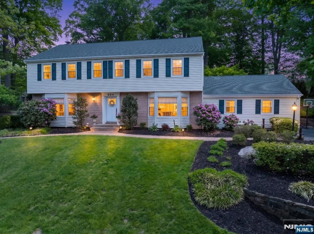 694 Blauvelt Drive, Oradell, NJ 07649