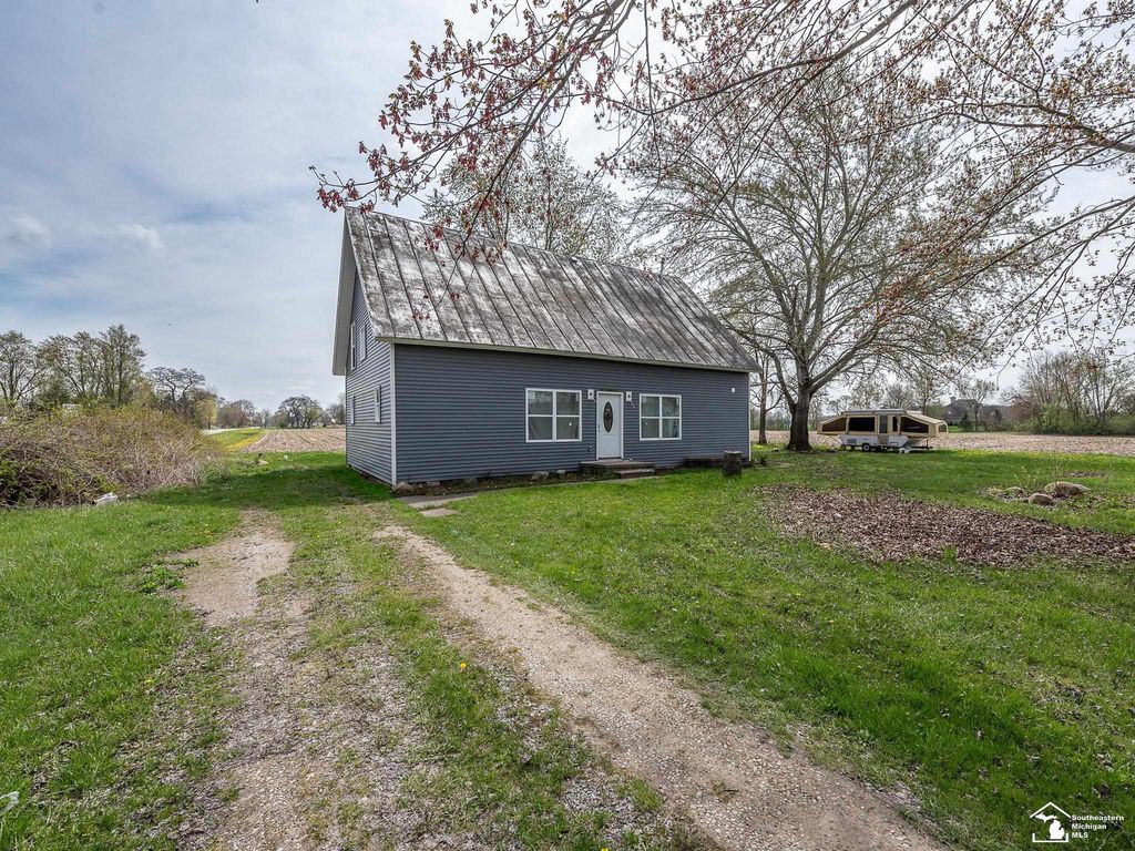 13680 Martinsville Road, Carleton, MI 48117