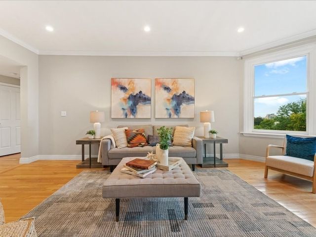 4 Charlesgate East 404, Boston, MA 02215