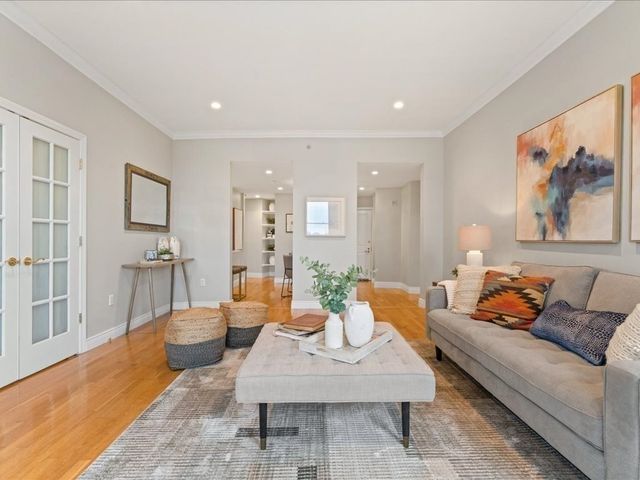 4 Charlesgate East 404, Boston, MA 02215