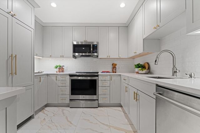 4 Charlesgate East 404, Boston, MA 02215