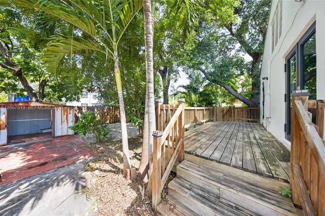 7020 NE 5th Ave, Miami, FL 33138